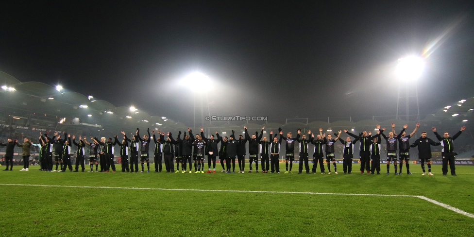 Sturm Graz - Wolfsberg
Oesterreichische Fussball Bundesliga, 16. Runde, SK Sturm Graz - Wolfsberger AC, Stadion Liebenau Graz, 02.12.2018. 

Foto zeigt die Mannschaft von Sturm und von den Special Blackies
Schlüsselwörter: jubel