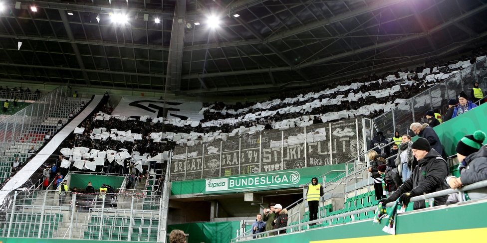 Rapid Wien - Sturm Graz
Oesterreichische Fussball Bundesliga, 17. Runde, SK Rapid Wien - SK Sturm Graz, Weststadion Wien, 09.12.2018. 

Foto zeigt Fans von Sturm mit einer Choreografie
