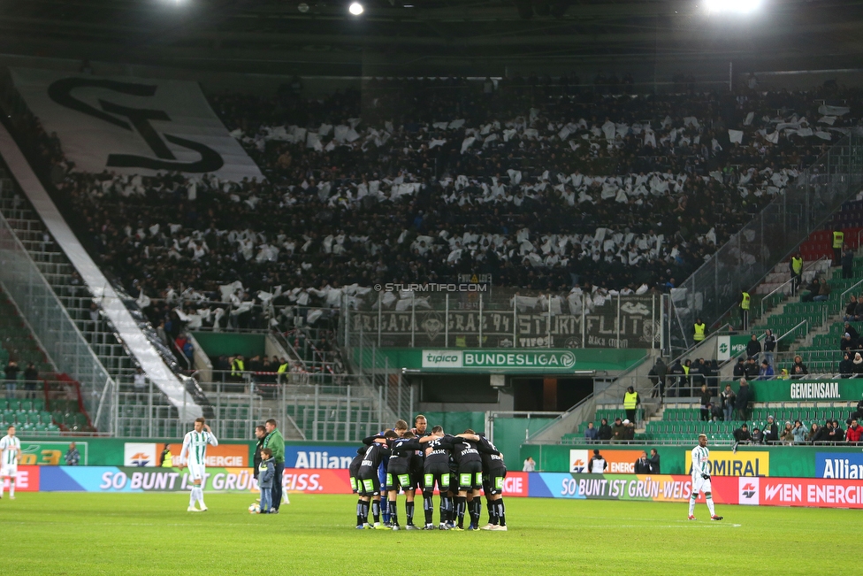 Rapid Wien - Sturm Graz
Oesterreichische Fussball Bundesliga, 17. Runde, SK Rapid Wien - SK Sturm Graz, Weststadion Wien, 09.12.2018. 

Foto zeigt die Mannschaft von Sturm und Fans von Sturm mit einer Choreografie
