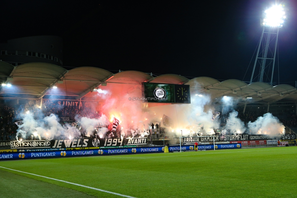 Sturm Graz - Admira Wacker
Oesterreichische Fussball Bundesliga, 18. Runde, SK Sturm Graz - FC Admira Wacker Moedling, Stadion Liebenau Graz, 15.12.2018. 

Foto zeigt Fans von Sturm
Schlüsselwörter: pyrotechnik