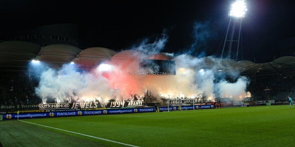 Sturm Graz - Admira Wacker
Oesterreichische Fussball Bundesliga, 18. Runde, SK Sturm Graz - FC Admira Wacker Moedling, Stadion Liebenau Graz, 15.12.2018. 

Foto zeigt Fans von Sturm
Schlüsselwörter: pyrotechnik