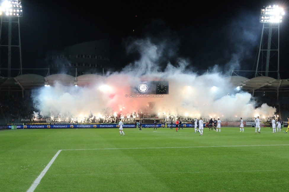 Sturm Graz - Admira Wacker
Oesterreichische Fussball Bundesliga, 18. Runde, SK Sturm Graz - FC Admira Wacker Moedling, Stadion Liebenau Graz, 15.12.2018. 

Foto zeigt Fans von Sturm
Schlüsselwörter: pyrotechnik