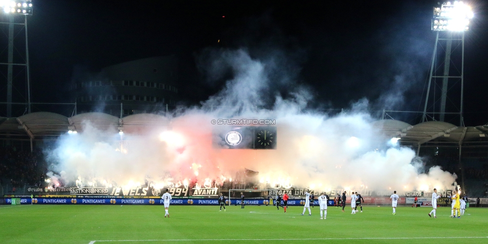 Sturm Graz - Admira Wacker
Oesterreichische Fussball Bundesliga, 18. Runde, SK Sturm Graz - FC Admira Wacker Moedling, Stadion Liebenau Graz, 15.12.2018. 

Foto zeigt Fans von Sturm
Schlüsselwörter: pyrotechnik