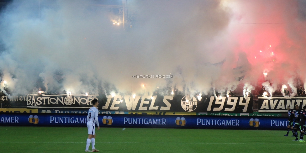 Sturm Graz - Admira Wacker
Oesterreichische Fussball Bundesliga, 18. Runde, SK Sturm Graz - FC Admira Wacker Moedling, Stadion Liebenau Graz, 15.12.2018. 

Foto zeigt Fans von Sturm
Schlüsselwörter: pyrotechnik