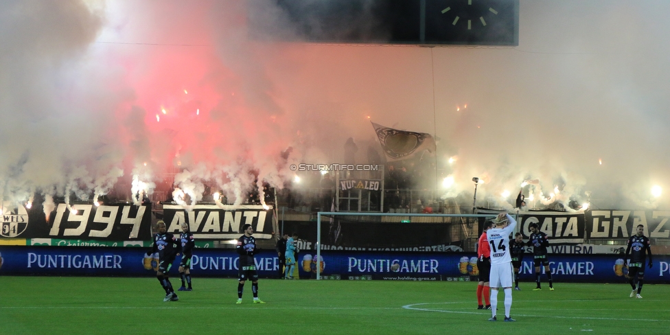 Sturm Graz - Admira Wacker
Oesterreichische Fussball Bundesliga, 18. Runde, SK Sturm Graz - FC Admira Wacker Moedling, Stadion Liebenau Graz, 15.12.2018. 

Foto zeigt Fans von Sturm
Schlüsselwörter: pyrotechnik