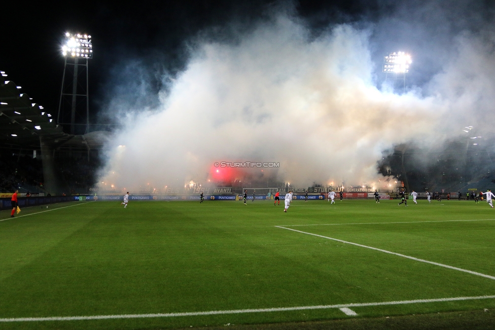 Sturm Graz - Admira Wacker
Oesterreichische Fussball Bundesliga, 18. Runde, SK Sturm Graz - FC Admira Wacker Moedling, Stadion Liebenau Graz, 15.12.2018. 

Foto zeigt Fans von Sturm
Schlüsselwörter: pyrotechnik