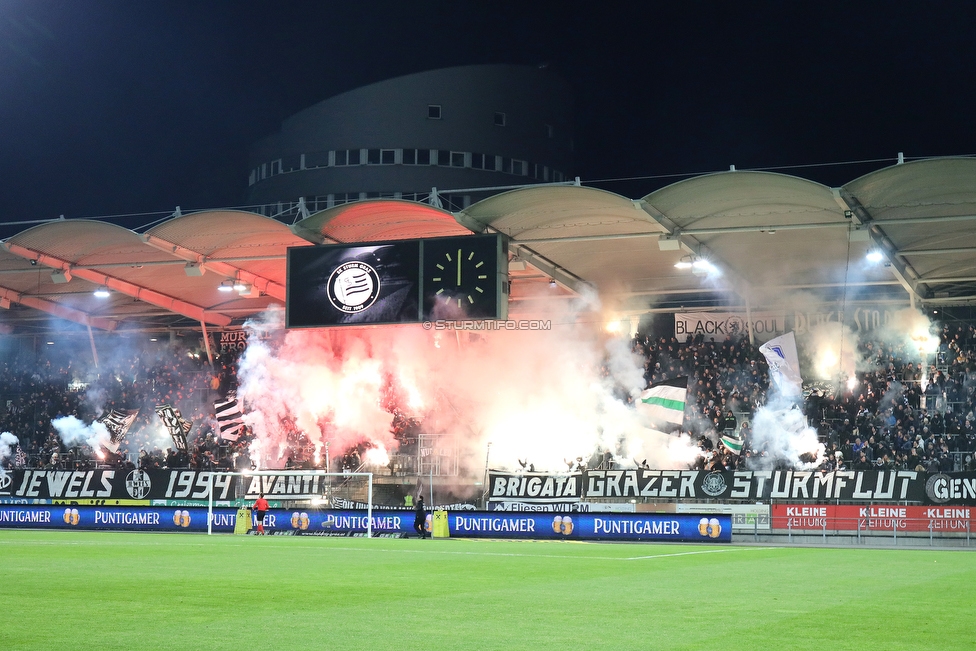 Sturm Graz - Admira Wacker
Oesterreichische Fussball Bundesliga, 18. Runde, SK Sturm Graz - FC Admira Wacker Moedling, Stadion Liebenau Graz, 15.12.2018. 

Foto zeigt Fans von Sturm
Schlüsselwörter: pyrotechnik