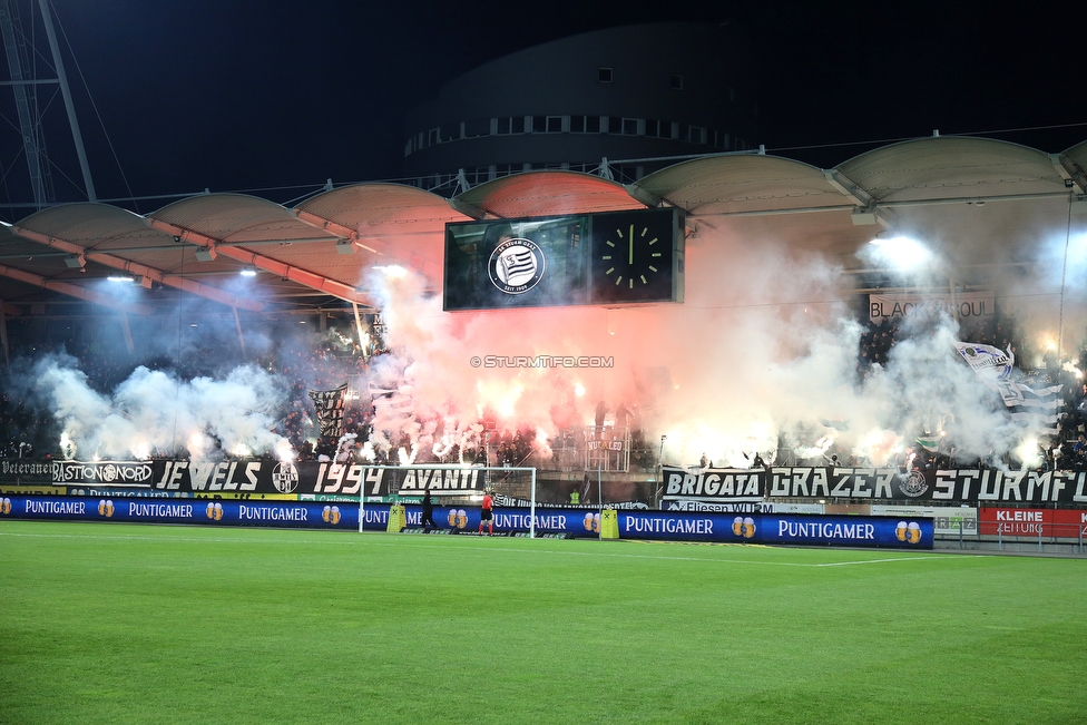 Sturm Graz - Admira Wacker
Oesterreichische Fussball Bundesliga, 18. Runde, SK Sturm Graz - FC Admira Wacker Moedling, Stadion Liebenau Graz, 15.12.2018. 

Foto zeigt Fans von Sturm
Schlüsselwörter: pyrotechnik