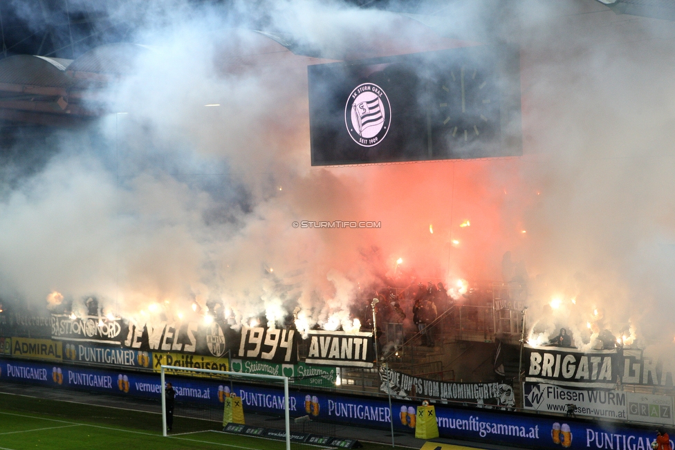 Sturm Graz - Admira Wacker
Oesterreichische Fussball Bundesliga, 18. Runde, SK Sturm Graz - FC Admira Wacker Moedling, Stadion Liebenau Graz, 15.12.2018. 

Foto zeigt Fans von Sturm
Schlüsselwörter: pyrotechnik