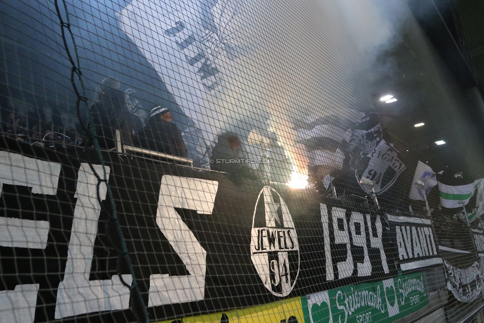 Sturm Graz - Admira Wacker
Oesterreichische Fussball Bundesliga, 18. Runde, SK Sturm Graz - FC Admira Wacker Moedling, Stadion Liebenau Graz, 15.12.2018. 

Foto zeigt Fans von Sturm
Schlüsselwörter: pyrotechnik