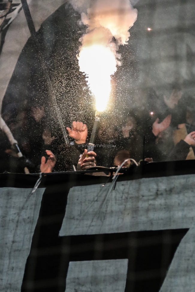 Sturm Graz - Admira Wacker
Oesterreichische Fussball Bundesliga, 18. Runde, SK Sturm Graz - FC Admira Wacker Moedling, Stadion Liebenau Graz, 15.12.2018. 

Foto zeigt Fans von Sturm
Schlüsselwörter: pyrotechnik