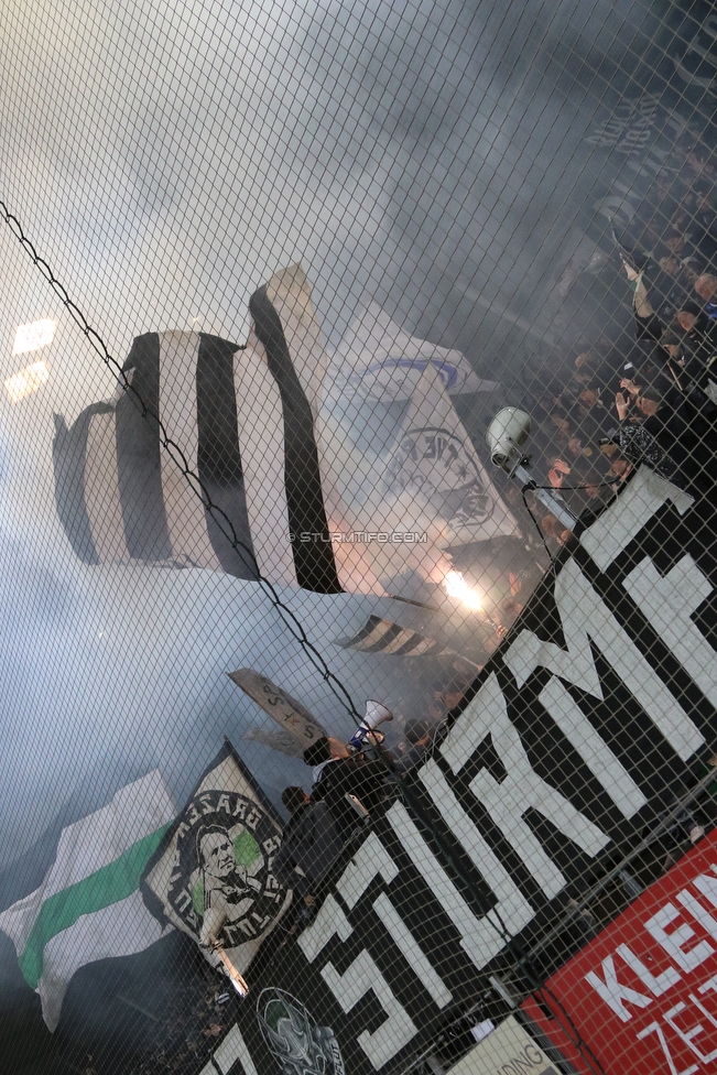 Sturm Graz - Admira Wacker
Oesterreichische Fussball Bundesliga, 18. Runde, SK Sturm Graz - FC Admira Wacker Moedling, Stadion Liebenau Graz, 15.12.2018. 

Foto zeigt Fans von Sturm
Schlüsselwörter: pyrotechnik