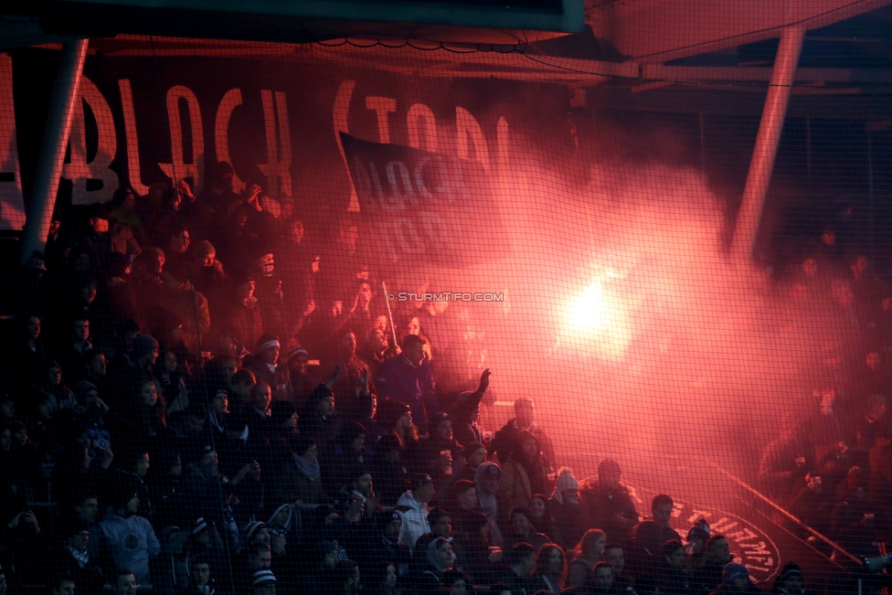 Sturm Graz - Admira Wacker
Oesterreichische Fussball Bundesliga, 18. Runde, SK Sturm Graz - FC Admira Wacker Moedling, Stadion Liebenau Graz, 15.12.2018. 

Foto zeigt Fans von Sturm
Schlüsselwörter: pyrotechnik