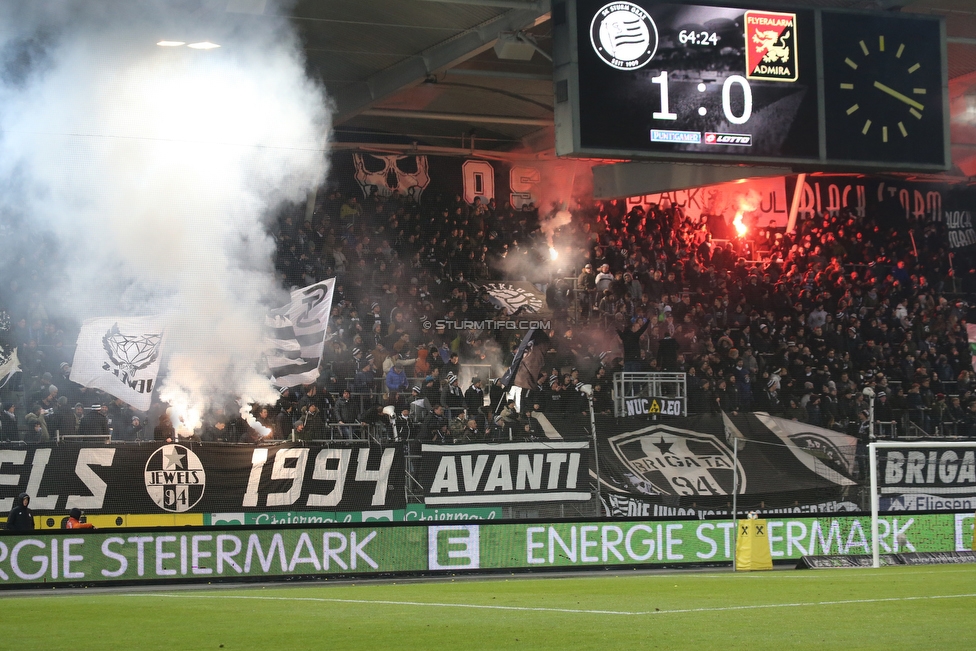 Sturm Graz - Admira Wacker
Oesterreichische Fussball Bundesliga, 18. Runde, SK Sturm Graz - FC Admira Wacker Moedling, Stadion Liebenau Graz, 15.12.2018. 

Foto zeigt Fans von Sturm
Schlüsselwörter: pyrotechnik