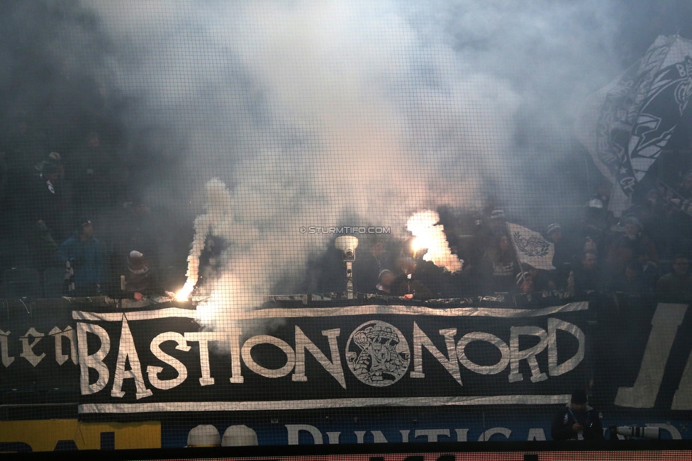 Sturm Graz - Admira Wacker
Oesterreichische Fussball Bundesliga, 18. Runde, SK Sturm Graz - FC Admira Wacker Moedling, Stadion Liebenau Graz, 15.12.2018. 

Foto zeigt Fans von Sturm
Schlüsselwörter: pyrotechnik