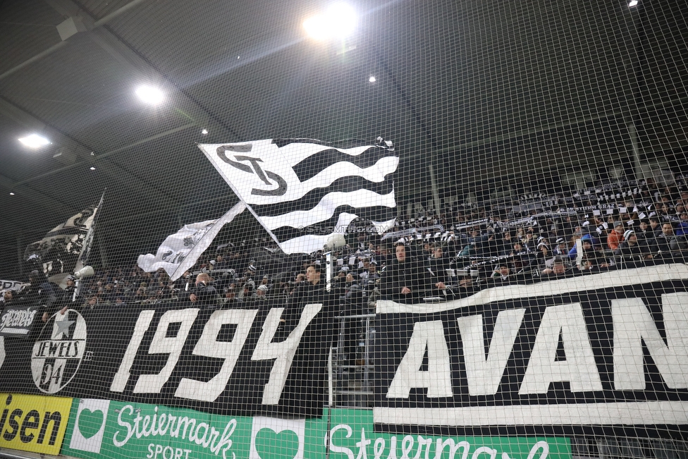 Sturm Graz - Admira Wacker
Oesterreichische Fussball Bundesliga, 18. Runde, SK Sturm Graz - FC Admira Wacker Moedling, Stadion Liebenau Graz, 15.12.2018. 

Foto zeigt Fans von Sturm
Schlüsselwörter: pyrotechnik