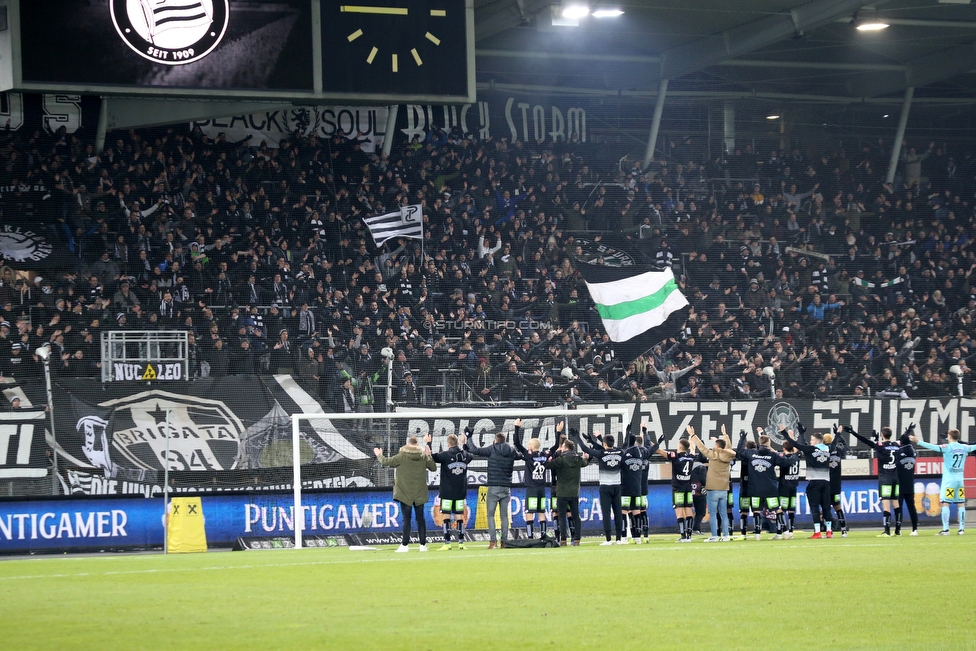 Sturm Graz - Admira Wacker
Oesterreichische Fussball Bundesliga, 18. Runde, SK Sturm Graz - FC Admira Wacker Moedling, Stadion Liebenau Graz, 15.12.2018. 

Foto zeigt die Mannschaft von Sturm und Fans von Sturm
Schlüsselwörter: jubel