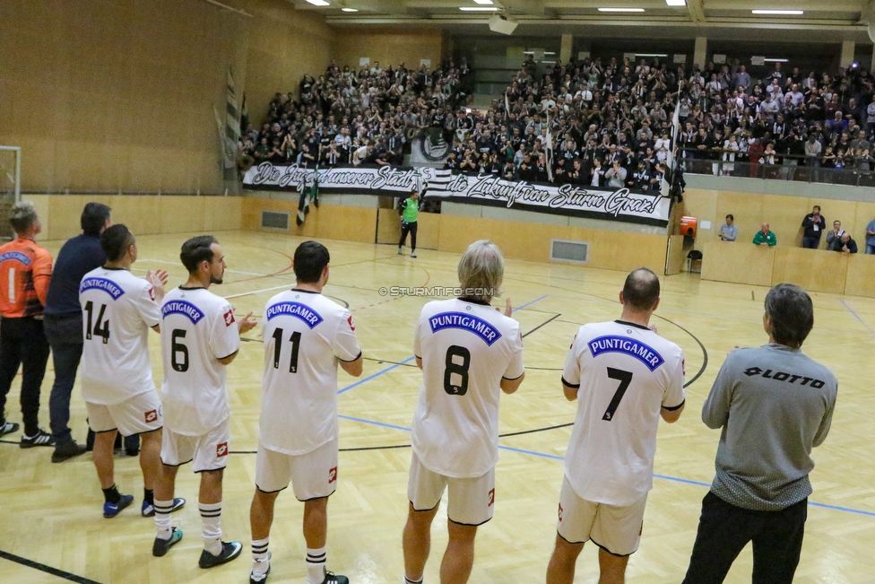 9. Sturm Nachwuchscup
SK Sturm Graz Nachwuchscup, ASVOE Halle Graz, 05.01.2019.

Foto zeigt die Legendenmannschaft von Sturm und Fans von Sturm
