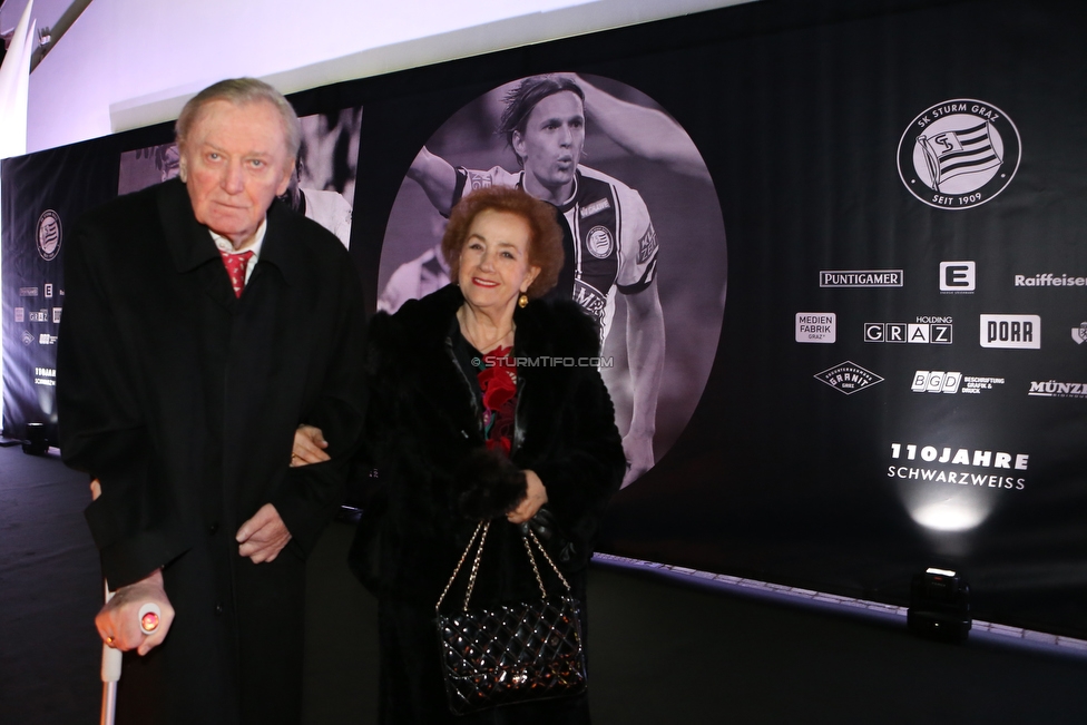 110 Jahre Gala Sturm
110 Jahre SK Sturm Graz Gala, Seifenfabrik Graz, 17.01.2019.

Foto zeigt Ivica Osim (ehem. Trainer Sturm) mit Gattin
