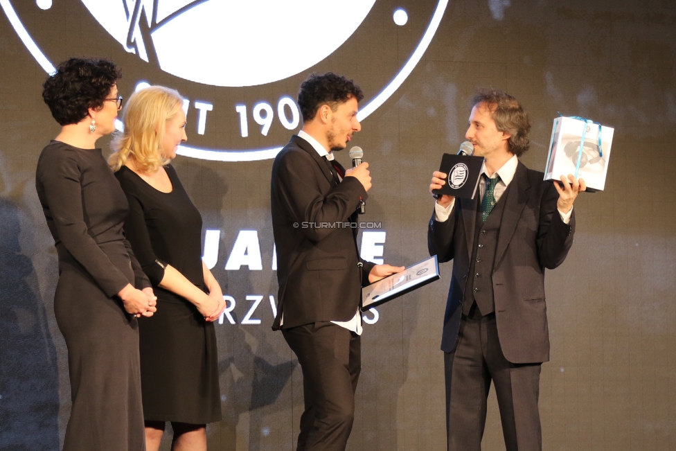 110 Jahre Gala Sturm
110 Jahre SK Sturm Graz Gala, Seifenfabrik Graz, 17.01.2019.

Foto zeigt Sigrid Kuelper (ams), Philipp Hosiner (Sturm) und Michael Ostrowski (Moderator)
