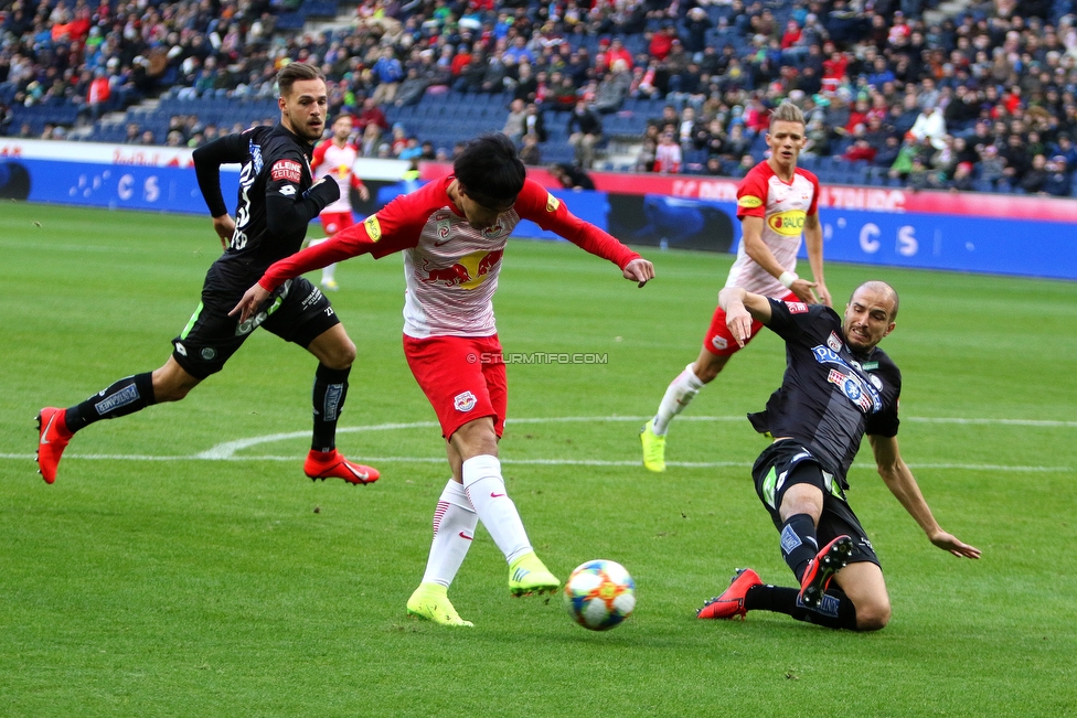 RB Salzburg - Sturm Graz
Oesterreichische Fussball Bundesliga, 21. Runde, FC RB Salzburg - SK Sturm Graz, Stadion Wals-Siezenheim, 10.03.2019. 

Foto zeigt Takumi Minamino (Salzburg) und Fabian Koch (Sturm)
