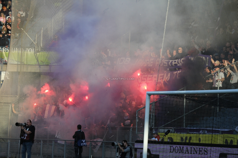 Sturm Graz - Austria Wien
Oesterreichische Fussball Bundesliga, 22. Runde, SK Sturm Graz - FK Austria Wien, Stadion Liebenau Graz, 17.03.2019. 

Foto zeigt Fans von Austria Wien mit einem Spruchband
Schlüsselwörter: pyrotechnik