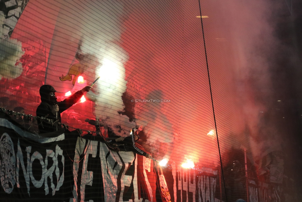 Sturm Graz - Austria Wien
Oesterreichische Fussball Bundesliga, 22. Runde, SK Sturm Graz - FK Austria Wien, Stadion Liebenau Graz, 17.03.2019. 

Foto zeigt Fans von Sturm
Schlüsselwörter: pyrotechnik