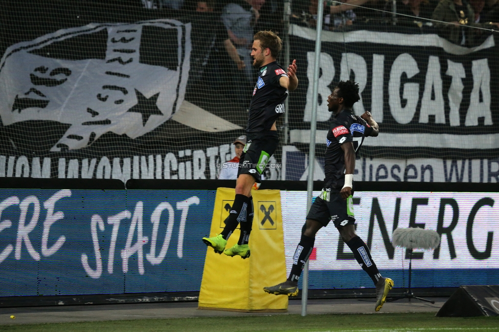 Sturm Graz - Austria Wien
Oesterreichische Fussball Bundesliga, 22. Runde, SK Sturm Graz - FK Austria Wien, Stadion Liebenau Graz, 17.03.2019. 

Foto zeigt Lukas Grozurek (Sturm) und Gideon Mensah (Sturm)
Schlüsselwörter: torjubel