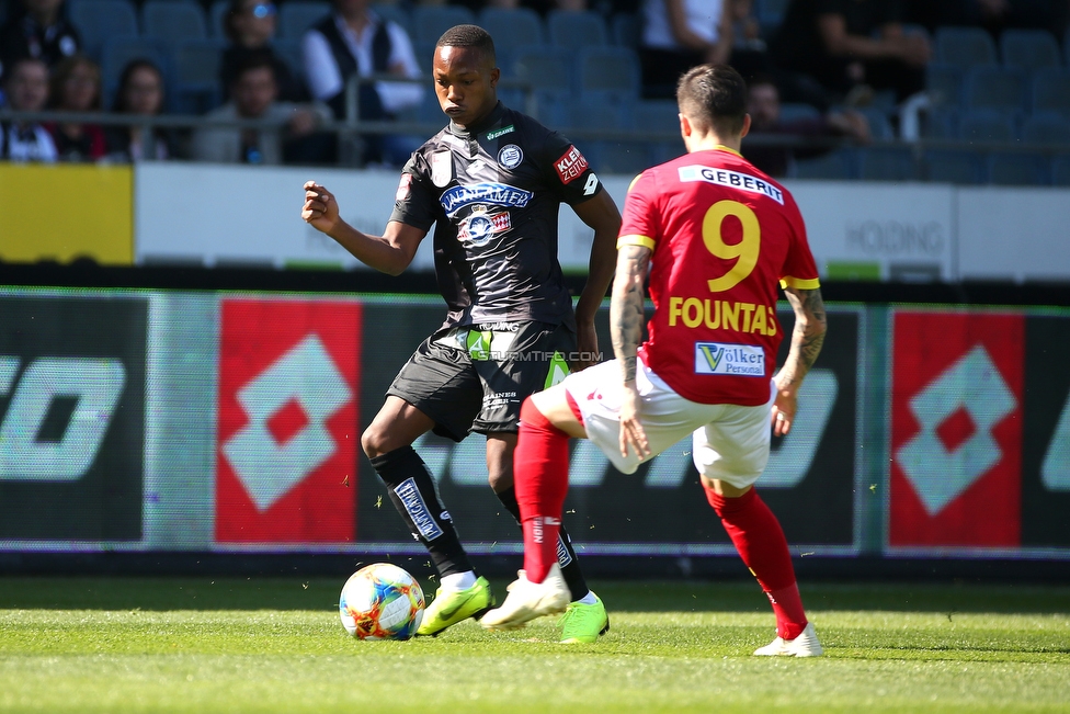 Sturm Graz - St. Poelten
Oesterreichische Fussball Bundesliga, 23. Runde, SK Sturm Graz - SKN St. Poelten, Stadion Liebenau Graz, 31.03.2019. 

Foto zeigt Michael John Lema (Sturm) und Taxiarchis Fountas (St. Poelten)
