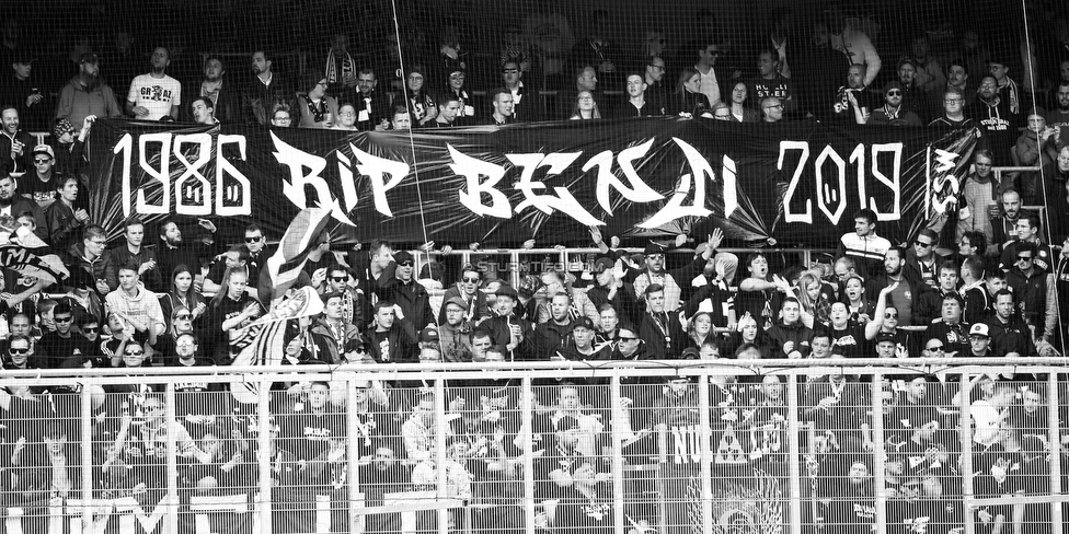 Austria Wien - Sturm Graz
Oesterreichische Fussball Bundesliga, 24. Runde, FK Austria Wien - SK Sturm Graz, Franz Horr Stadion Wien, 07.04.2019. 

Foto zeigt Fans von Sturm mit einem Spruchband
