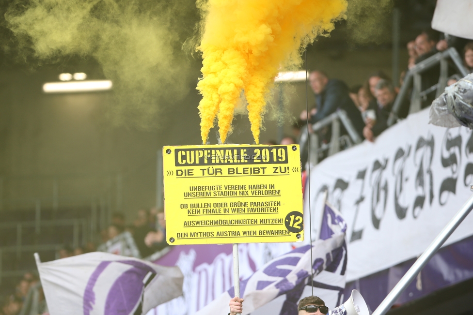 Austria Wien - Sturm Graz
Oesterreichische Fussball Bundesliga, 24. Runde, FK Austria Wien - SK Sturm Graz, Franz Horr Stadion Wien, 07.04.2019. 

Foto zeigt Fans von Austria Wien
Schlüsselwörter: protest pyrotechnik