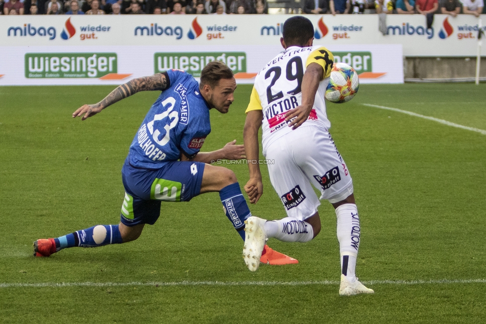 LASK - Sturm Graz
Oesterreichische Fussball Bundesliga, 27. Runde, LASK - SK Sturm Graz, Waldstadion Pasching, 24.04.2019. 

Foto zeigt Lukas Spendlhofer (Sturm) und Joao Victor Santos Sa (LASK)
