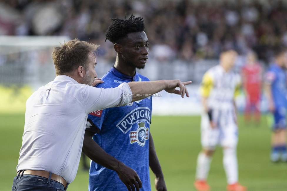 LASK - Sturm Graz
Oesterreichische Fussball Bundesliga, 27. Runde, LASK - SK Sturm Graz, Waldstadion Pasching, 24.04.2019. 

Foto zeigt Roman Maehlich (Cheftrainer Sturm) und Gideon Mensah (Sturm)
