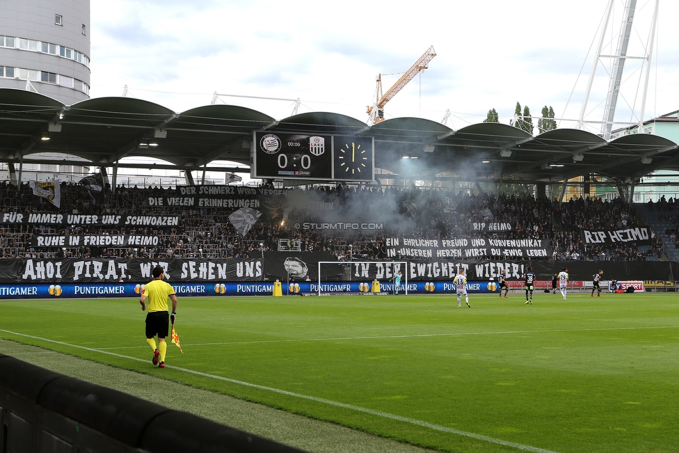 Sturm Graz - LASK
Oesterreichische Fussball Bundesliga, 28. Runde, SK Sturm Graz - LASK, Stadion Liebenau Graz, 28.04.2019. 

Foto zeigt den Trauerflor der Nordkurve mit einem Spruchband
