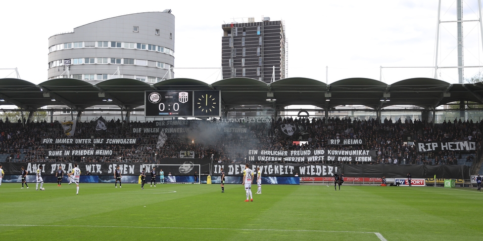 Sturm Graz - LASK
Oesterreichische Fussball Bundesliga, 28. Runde, SK Sturm Graz - LASK, Stadion Liebenau Graz, 28.04.2019. 

Foto zeigt die Nordkurve im Trauerflor und Spruchbaender
Schlüsselwörter: pyrotechnik