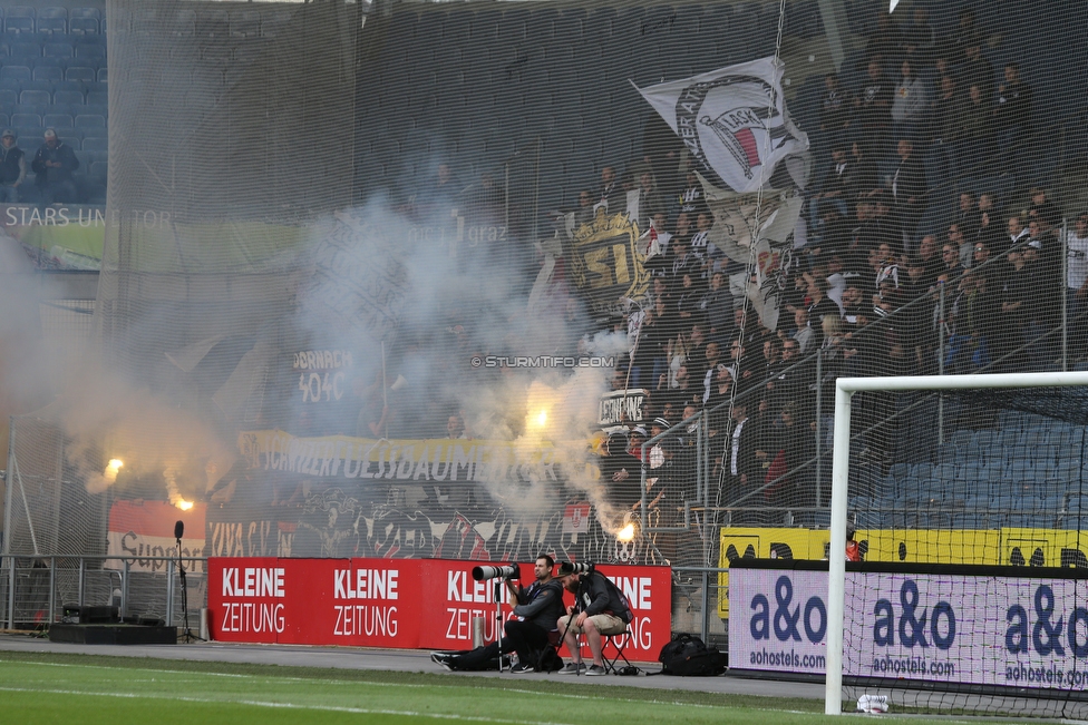 Sturm Graz - LASK
Oesterreichische Fussball Bundesliga, 28. Runde, SK Sturm Graz - LASK, Stadion Liebenau Graz, 28.04.2019. 

Foto zeigt Fans von LASK Linz
Schlüsselwörter: pyrotechnik