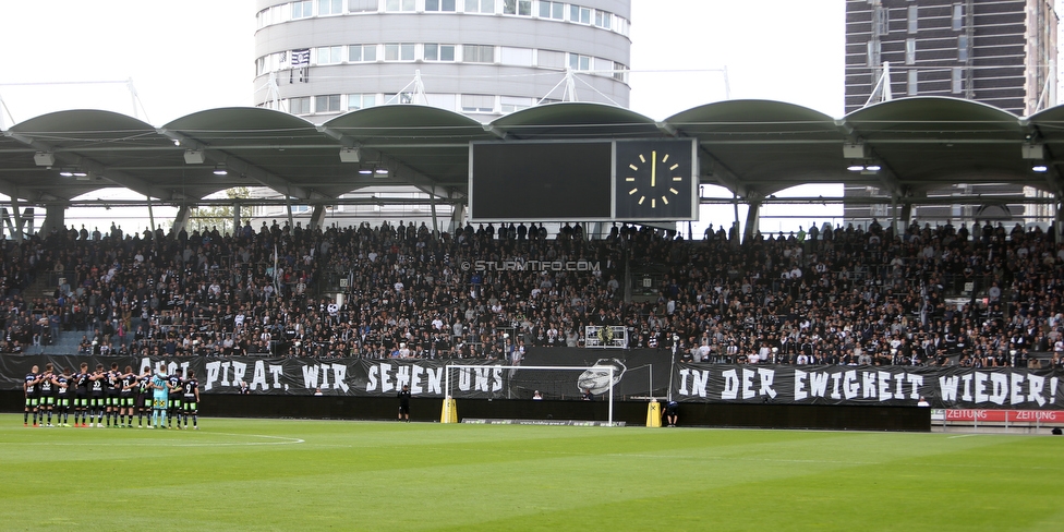 Sturm Graz - LASK
Oesterreichische Fussball Bundesliga, 28. Runde, SK Sturm Graz - LASK, Stadion Liebenau Graz, 28.04.2019. 

Foto zeigt die Mannschaft von Sturm bei einer Trauerminute
