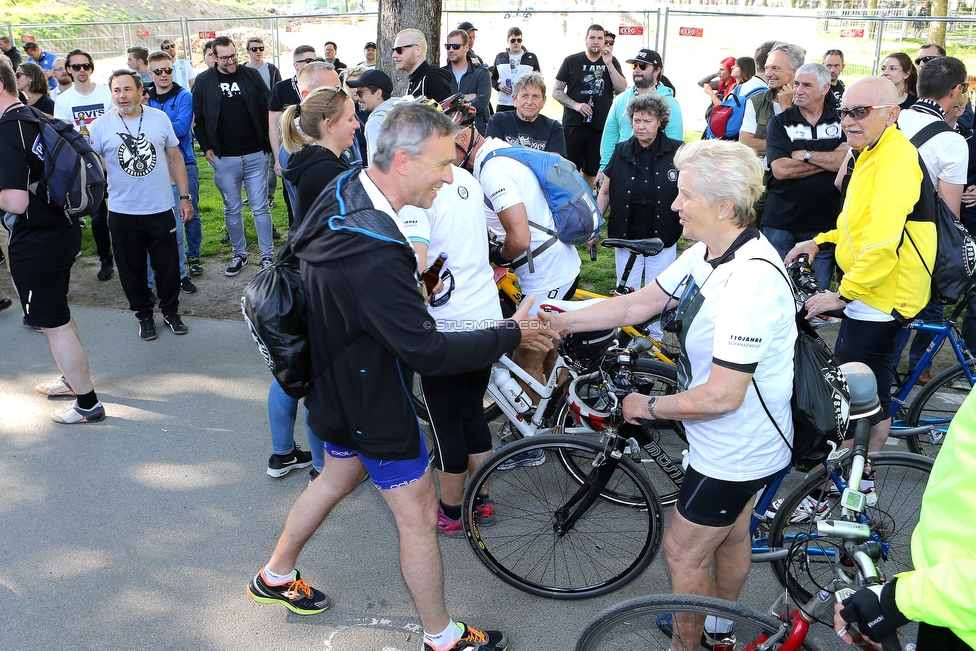 110 Jahre Sturm
110 Jahre SK Sturm Graz, Augarten Graz, 01.05.2019.

Foto zeigt Christian Jauk (Praesident Sturm) und Teilnehmer der Radtour
