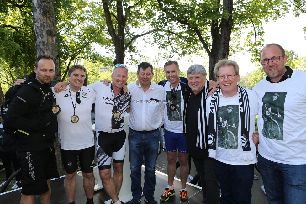 110 Jahre Sturm
110 Jahre SK Sturm Graz, Augarten Graz, 01.05.2019.

Foto zeigt Thomas Tebbich (wirtsch. Geschaeftsfuehrer Sturm), Gerhard Steindl (Vorstand Sturm), Peter Schaller (Vorstand Sturm), Ernst Wustinger (Vorstand Sturm), Christian Jauk (Praesident Sturm), Peter Weinhappl (Kaplan), Herbert Troger (Vorstand Sturm) und Guenter Kreissl (sportl. Geschaeftsfuehrer Sturm)
