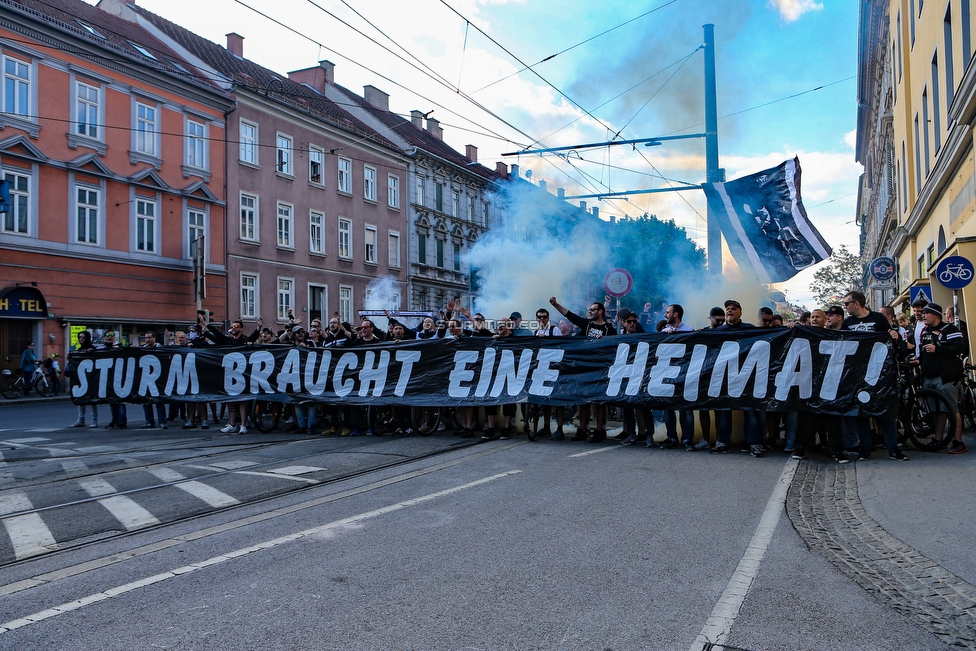 110 Jahre Sturm
110 Jahre SK Sturm Graz, Augarten Graz, 01.05.2019.

Foto zeigt Fans von Sturm beim Corteo mit einem Spruchband
