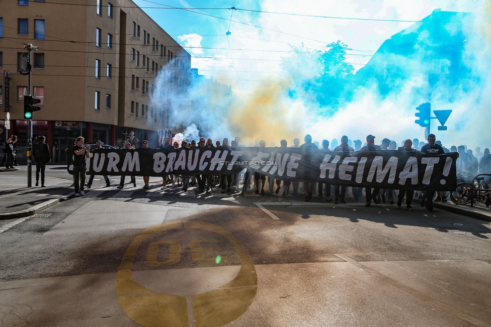 110 Jahre Sturm
110 Jahre SK Sturm Graz, Augarten Graz, 01.05.2019.

Foto zeigt Fans von Sturm beim Corteo mit einem Spruchband
