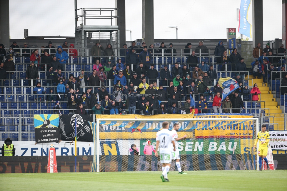 St. Poelten - Sturm Graz
Oesterreichische Fussball Bundesliga, 29. Runde, SKN St. Poelten - SK Sturm Graz, Arena St. Poelten, 05.05.2019. 

Foto zeigt Fans von St. Poelten
