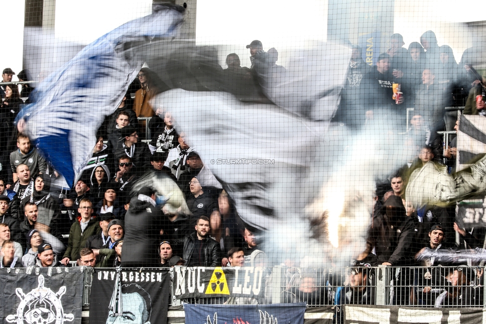 St. Poelten - Sturm Graz
Oesterreichische Fussball Bundesliga, 29. Runde, SKN St. Poelten - SK Sturm Graz, Arena St. Poelten, 05.05.2019. 

Foto zeigt Fans von Sturm
Schlüsselwörter: pyrotechnik