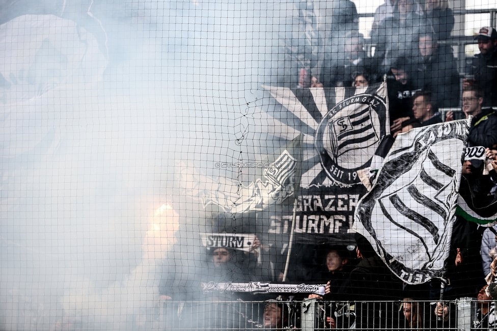 St. Poelten - Sturm Graz
Oesterreichische Fussball Bundesliga, 29. Runde, SKN St. Poelten - SK Sturm Graz, Arena St. Poelten, 05.05.2019. 

Foto zeigt Fans von Sturm
Schlüsselwörter: pyrotechnik