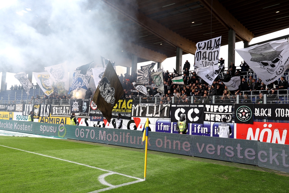 St. Poelten - Sturm Graz
Oesterreichische Fussball Bundesliga, 29. Runde, SKN St. Poelten - SK Sturm Graz, Arena St. Poelten, 05.05.2019. 

Foto zeigt Fans von Sturm
Schlüsselwörter: pyrotechnik