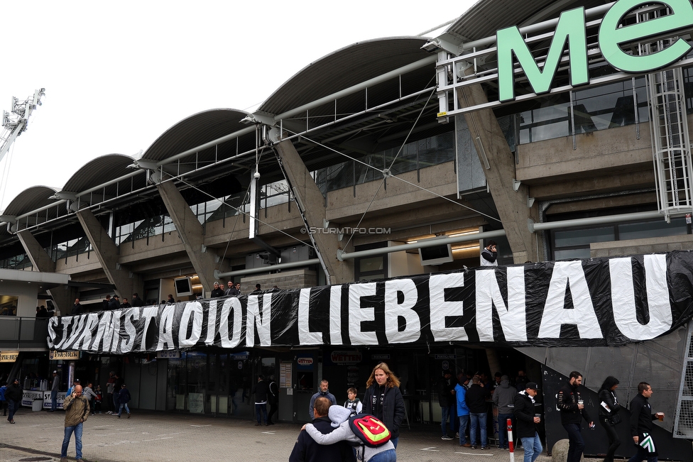 Sturm Graz - Austria Wien
Oesterreichische Fussball Bundesliga, 30. Runde, SK Sturm Graz - FK Austria Wien, Stadion Liebenau Graz, 12.05.2019. 

Foto zeigt eine Aussenansicht vom Stadion Liebenau mit einem Spruchband
