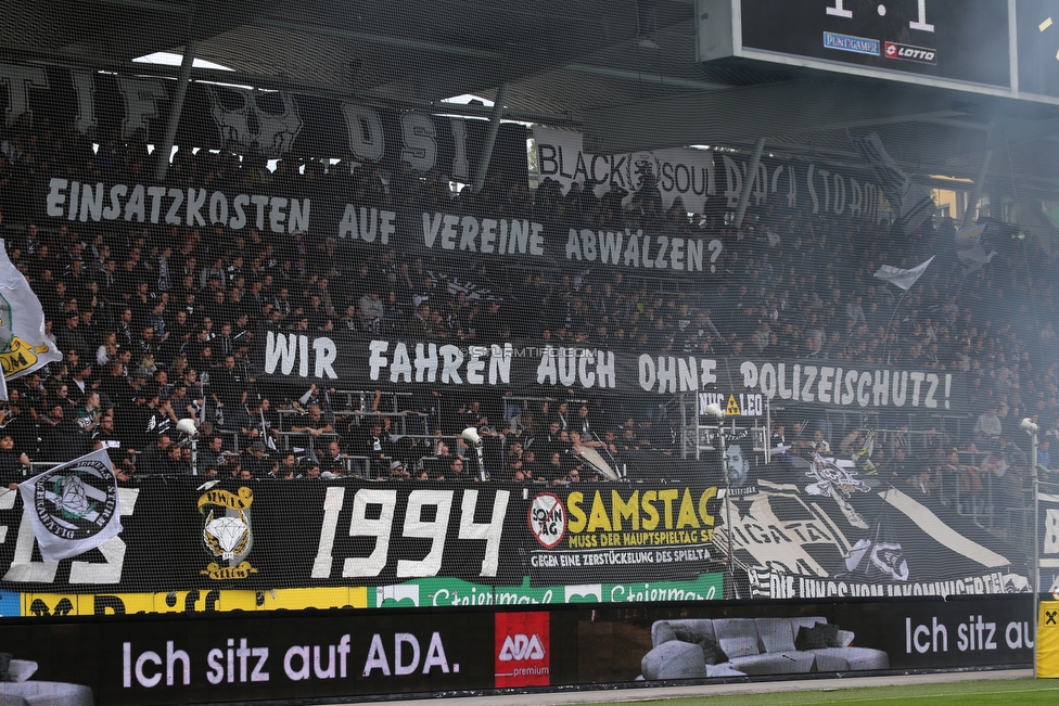 Sturm Graz - Austria Wien
Oesterreichische Fussball Bundesliga, 30. Runde, SK Sturm Graz - FK Austria Wien, Stadion Liebenau Graz, 12.05.2019. 

Foto zeigt Fans von Sturm mit einem Spruchband
Schlüsselwörter: pyrotechnik