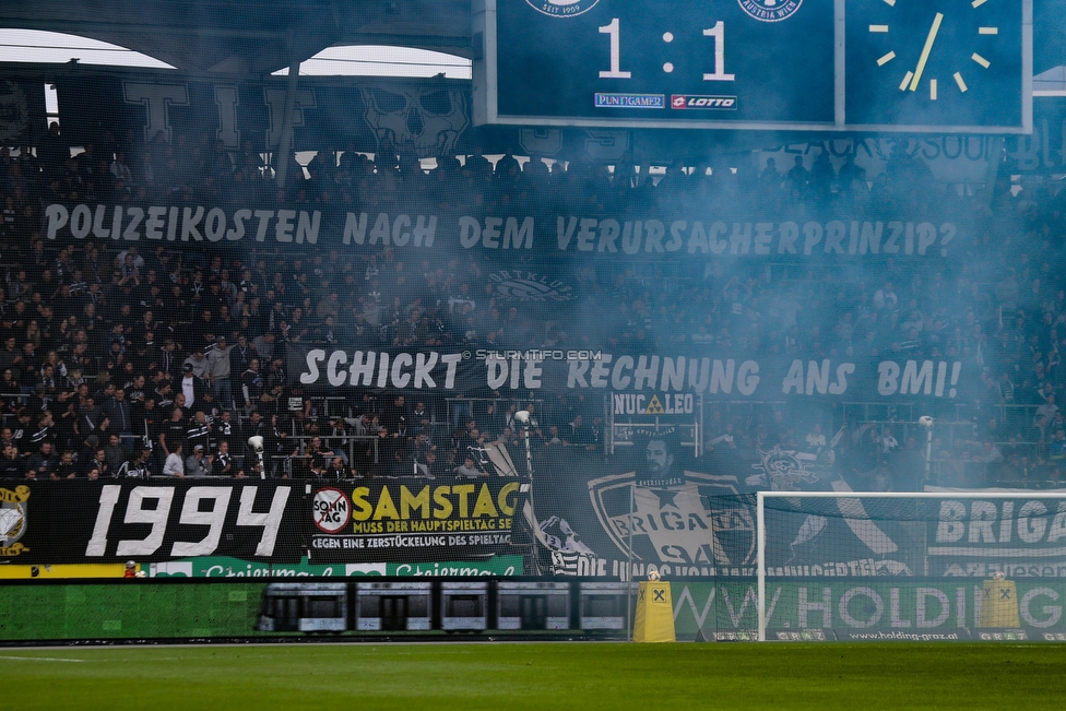 Sturm Graz - Austria Wien
Oesterreichische Fussball Bundesliga, 30. Runde, SK Sturm Graz - FK Austria Wien, Stadion Liebenau Graz, 12.05.2019. 

Foto zeigt Fans von Sturm mit einem Spruchband
