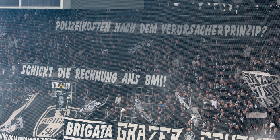 Sturm Graz - Austria Wien
Oesterreichische Fussball Bundesliga, 30. Runde, SK Sturm Graz - FK Austria Wien, Stadion Liebenau Graz, 12.05.2019. 

Foto zeigt Fans von Sturm mit einem Spruchband
Schlüsselwörter: protest