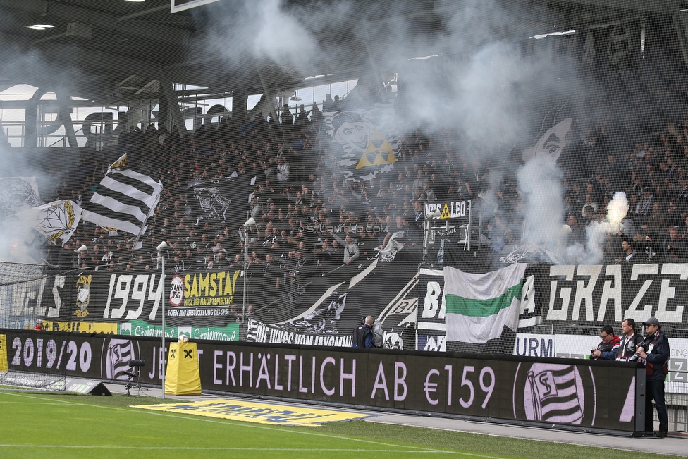 Sturm Graz - Austria Wien
Oesterreichische Fussball Bundesliga, 30. Runde, SK Sturm Graz - FK Austria Wien, Stadion Liebenau Graz, 12.05.2019. 

Foto zeigt Fans von Sturm
Schlüsselwörter: pyrotechnik